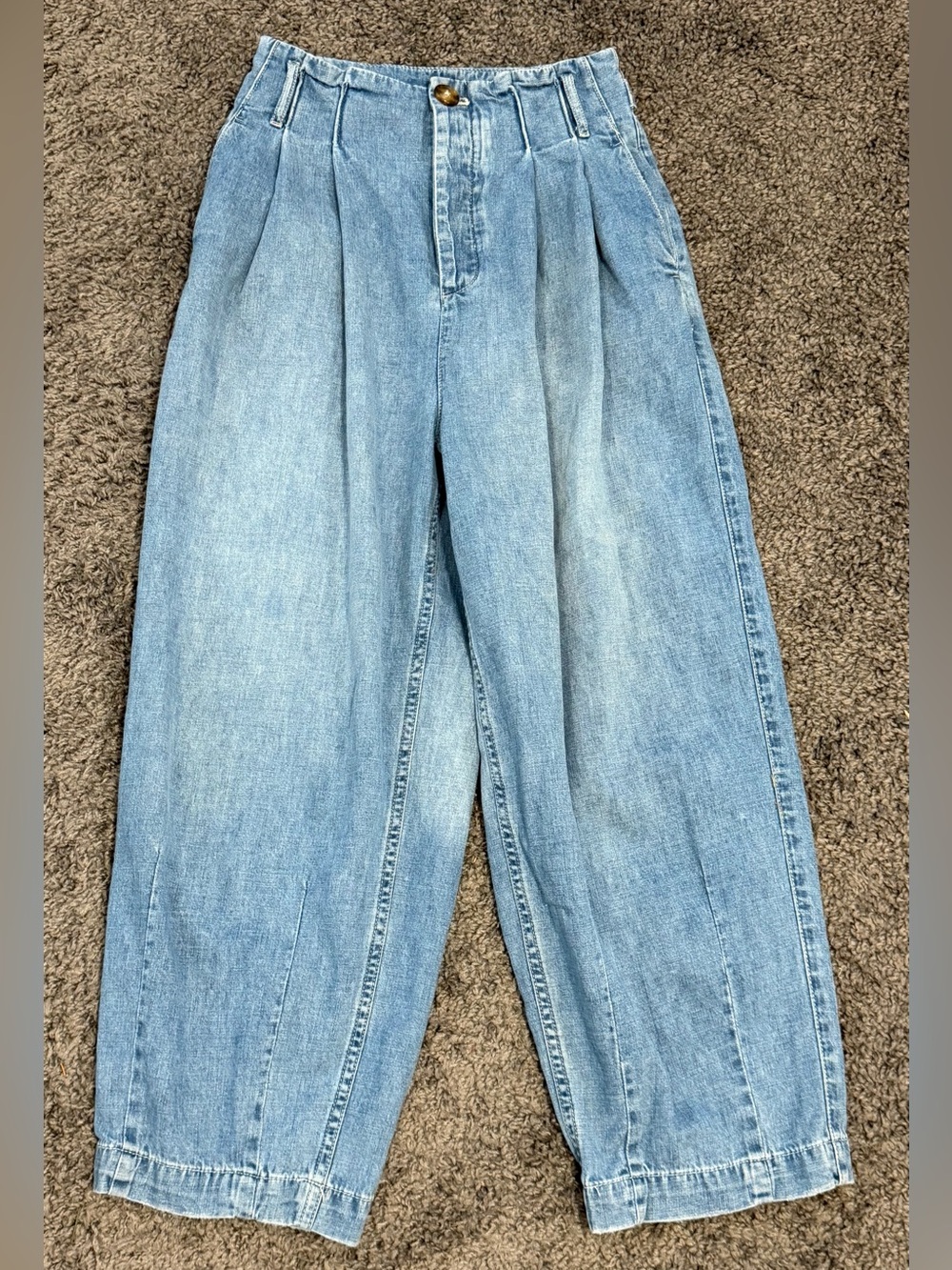 FREE PEOPLE Carrot Pleated Ankle Button Fly Jean Size 2 - Picture 7 of 9